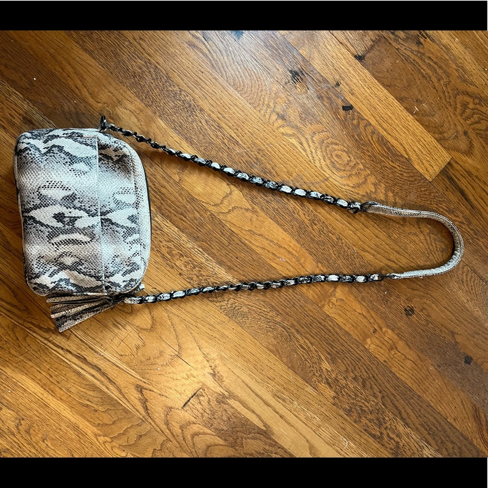 Kelly Wynne crossbody purse